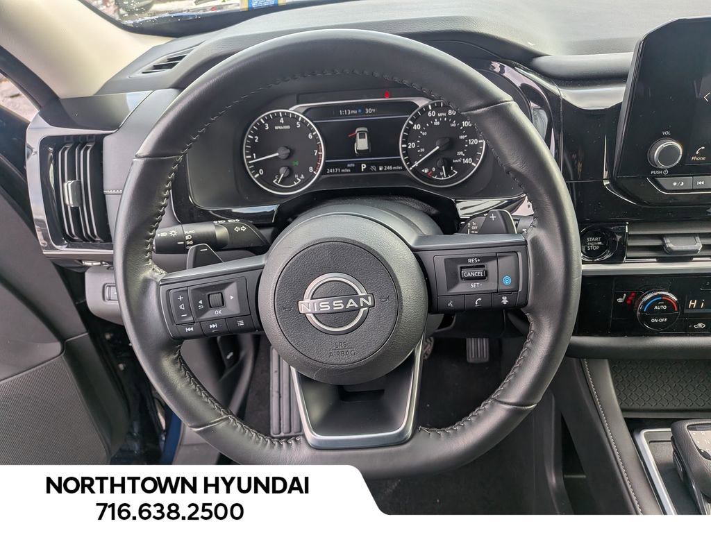 Used 2025 Nissan Pathfinder SV image 5