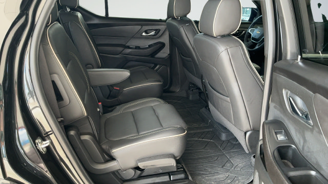 Used 2023 Chevrolet Traverse Premier FWD image 22