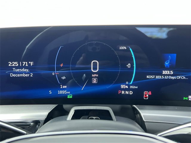 Used 2026 Cadillac Lyriq Premium Luxury image 11