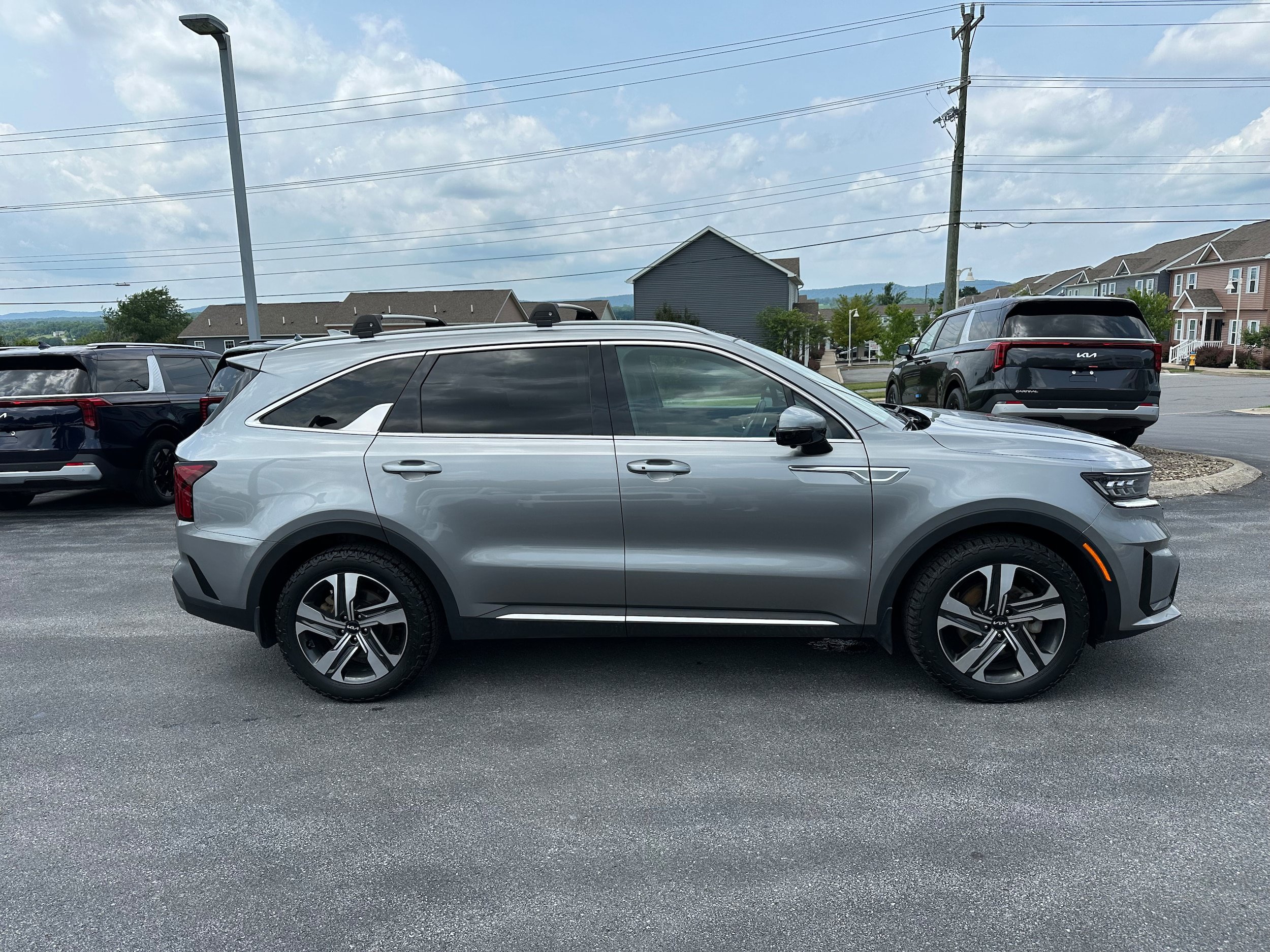 Used 2023 Kia Sorento SX Prestige w/ Panoramic Sunroof Package AWD/4WD image 3