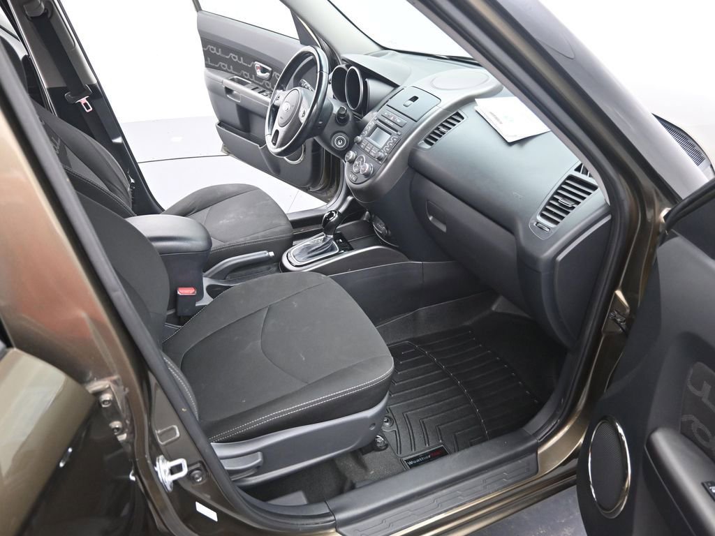 Used 2013 Kia Soul + image 29
