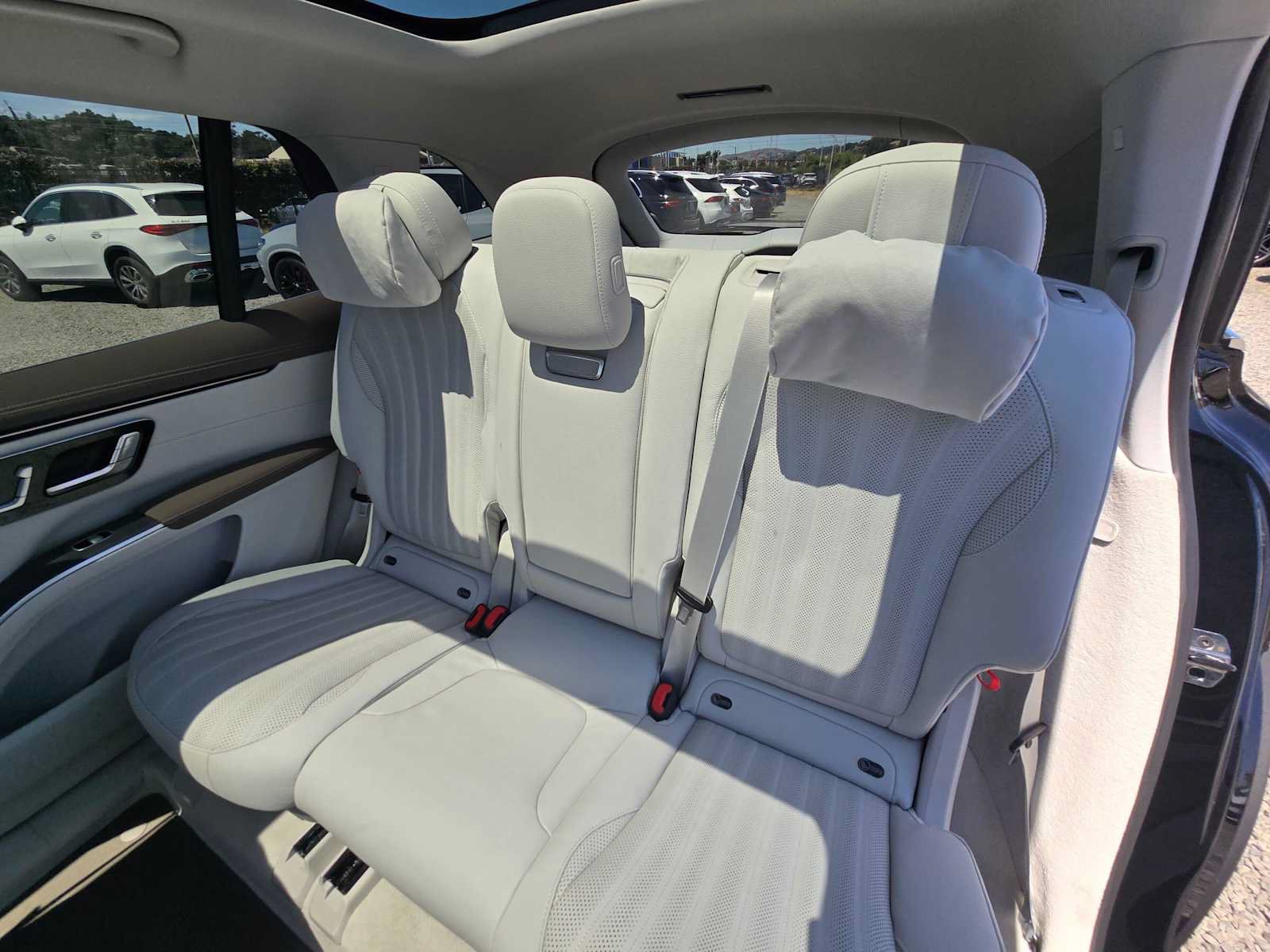 New 2026 Mercedes-Benz EQS 400 4MATIC SUV image 18