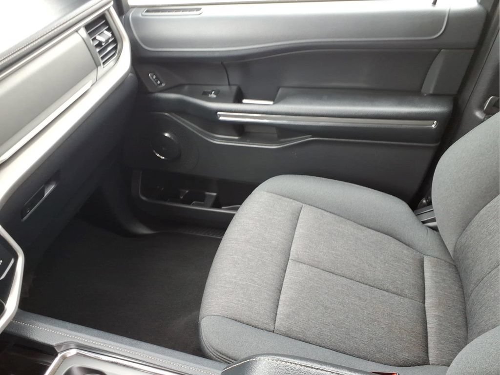 Used 2024 Ford Expedition Max XLT RWD image 25