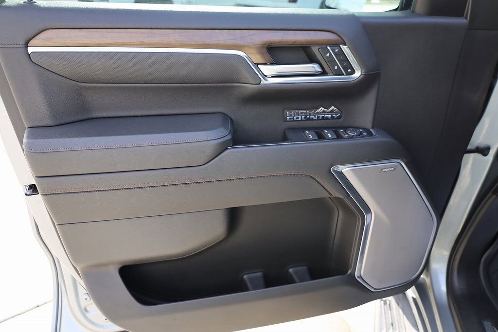 Used 2023 Chevrolet Silverado 1500 High Country w/ High Country Premium Package AWD/4WD image 10