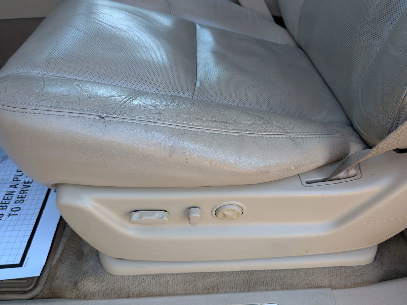 Used 2011 Cadillac Escalade Premium image 23