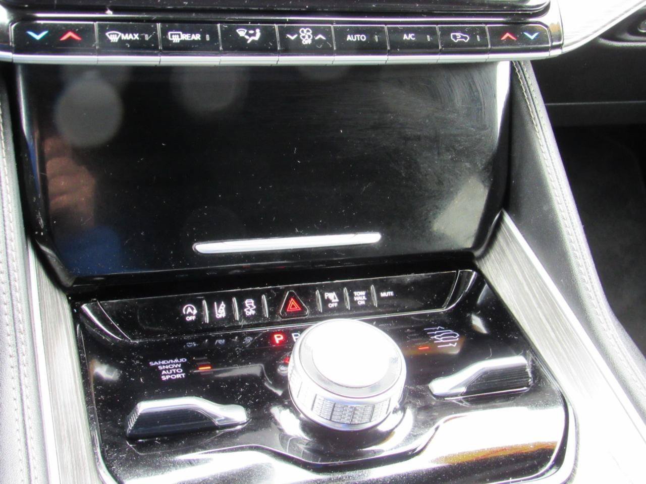 Used 2024 Jeep Wagoneer Series III AWD/4WD image 29