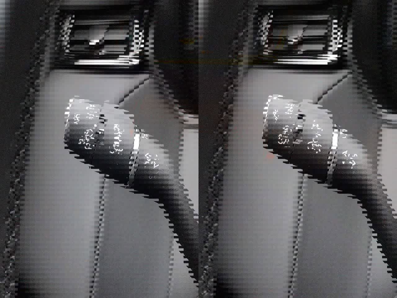 New 2026 Land Rover Range Rover Velar Dynamic SE AWD/4WD image 27