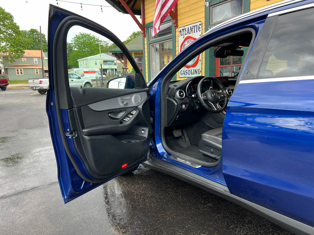 Used 2020 Mercedes-Benz GLC 300 4MATIC w/ Driver Assistance Package image 14