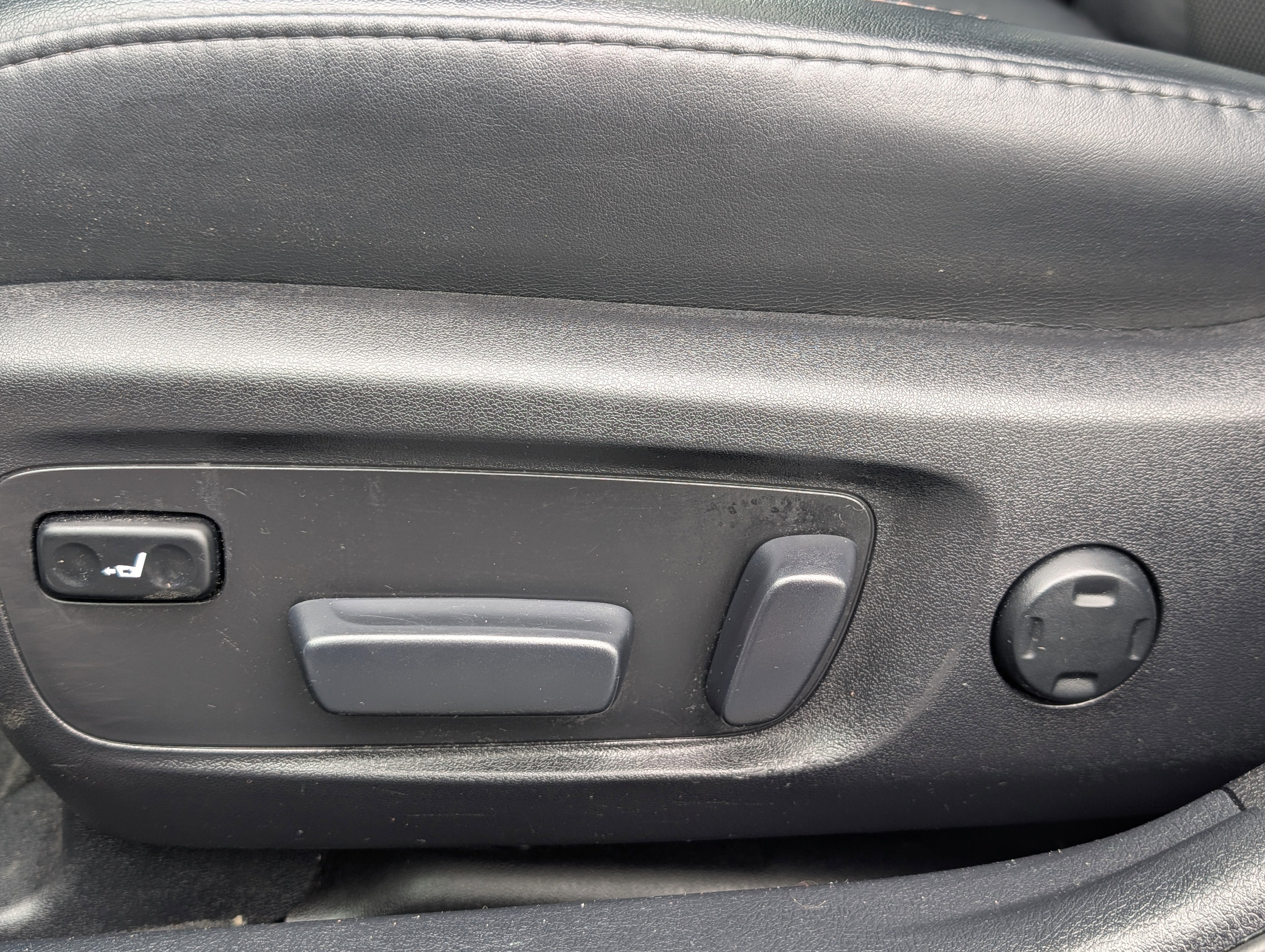 Used 2016 Toyota Avalon Limited w/ Toyota Safety Sense Package image 21