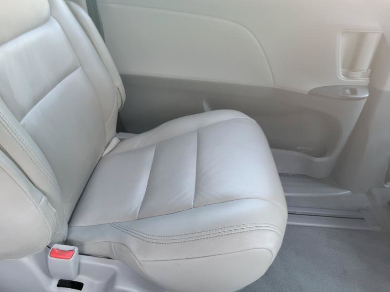 Used 2020 Toyota Sienna L FWD image 16