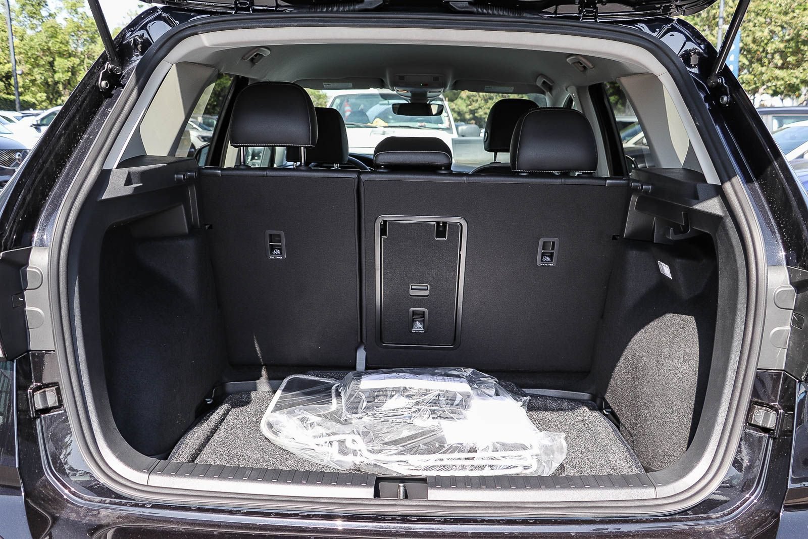 New 2026 Volkswagen Taos SE FWD image 12