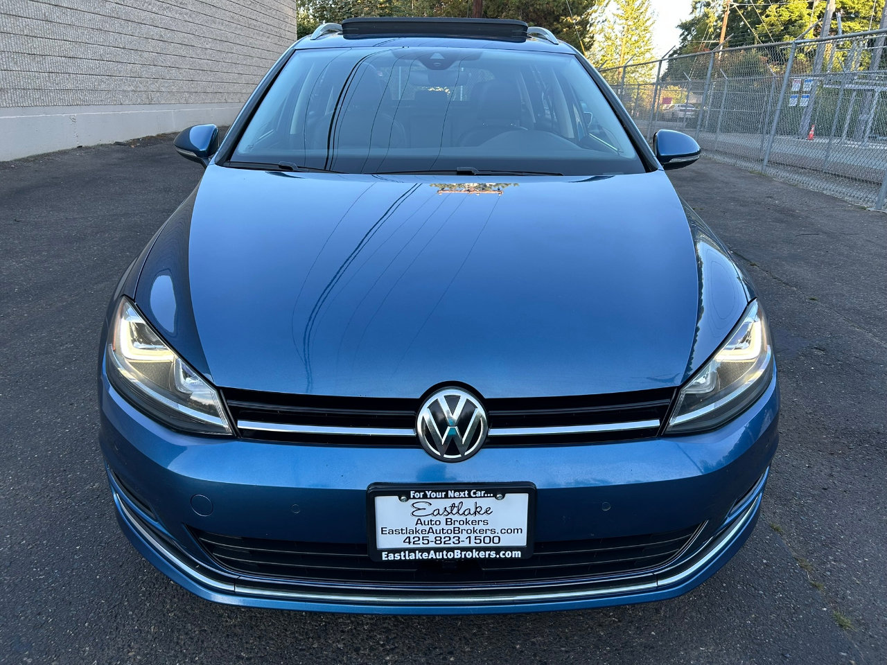 Used 2017 Volkswagen Golf SEL image 2
