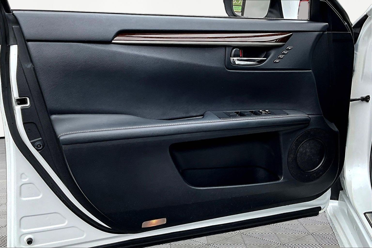 Used 2015 Lexus ES 350 w/ Premium Package FWD image 19