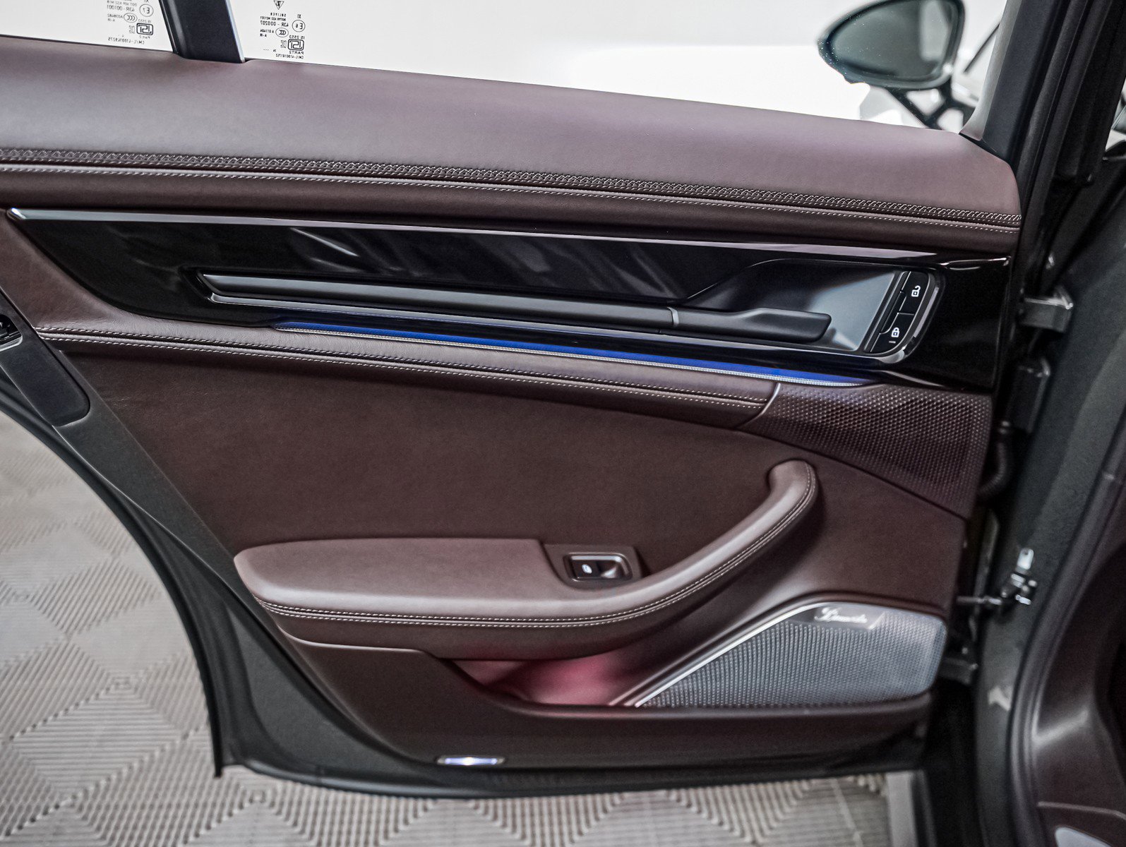 Certified 2025 Porsche Panamera 4S image 26