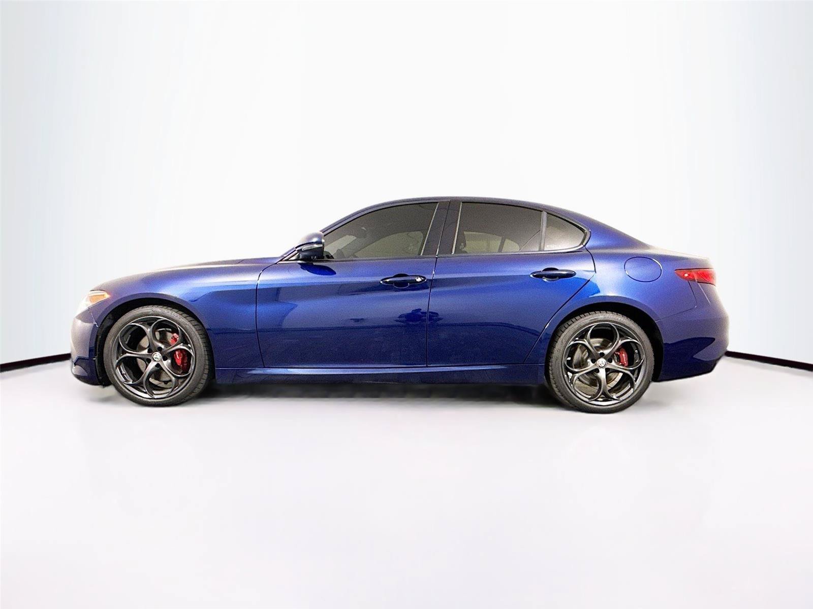 Used 2017 Alfa Romeo Giulia Ti w/ TI 19" Sport Package AWD/4WD image 12