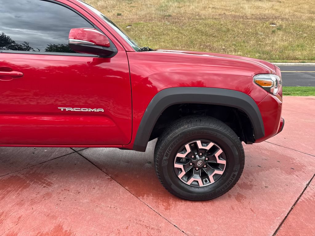 Used 2022 Toyota Tacoma TRD Off-Road AWD/4WD image 30