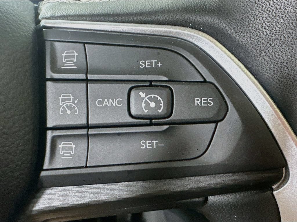 Used 2023 Jeep Grand Cherokee Altitude AWD/4WD image 25
