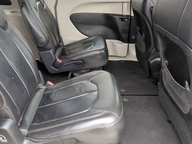 Used 2017 Chrysler Pacifica Touring-L w/ Tire & Wheel Group image 29