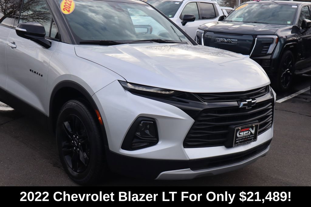 Used 2022 Chevrolet Blazer LT FWD image 2