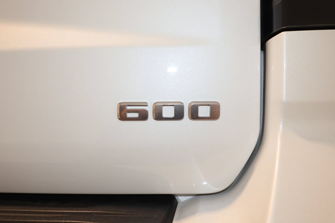 Used 2025 Cadillac Escalade ESV Sport w/ Touring Package AWD/4WD image 38