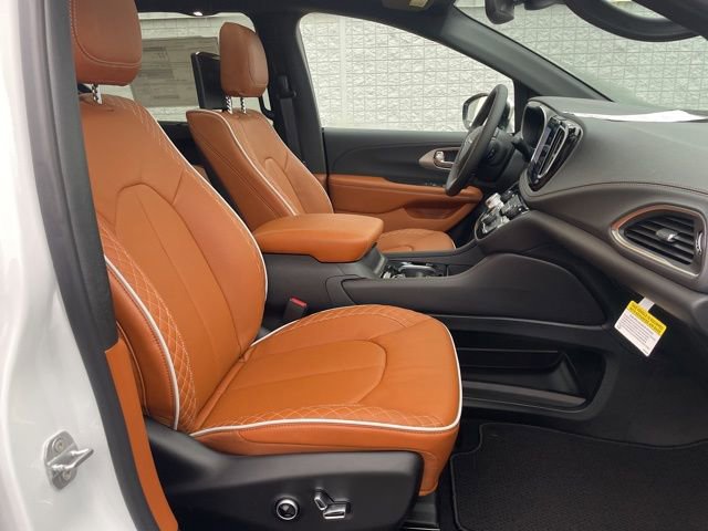 New 2026 Chrysler Pacifica Pinnacle FWD image 18