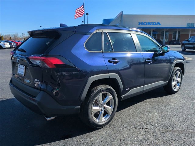 Used 2021 Toyota RAV4 XLE Premium image 4