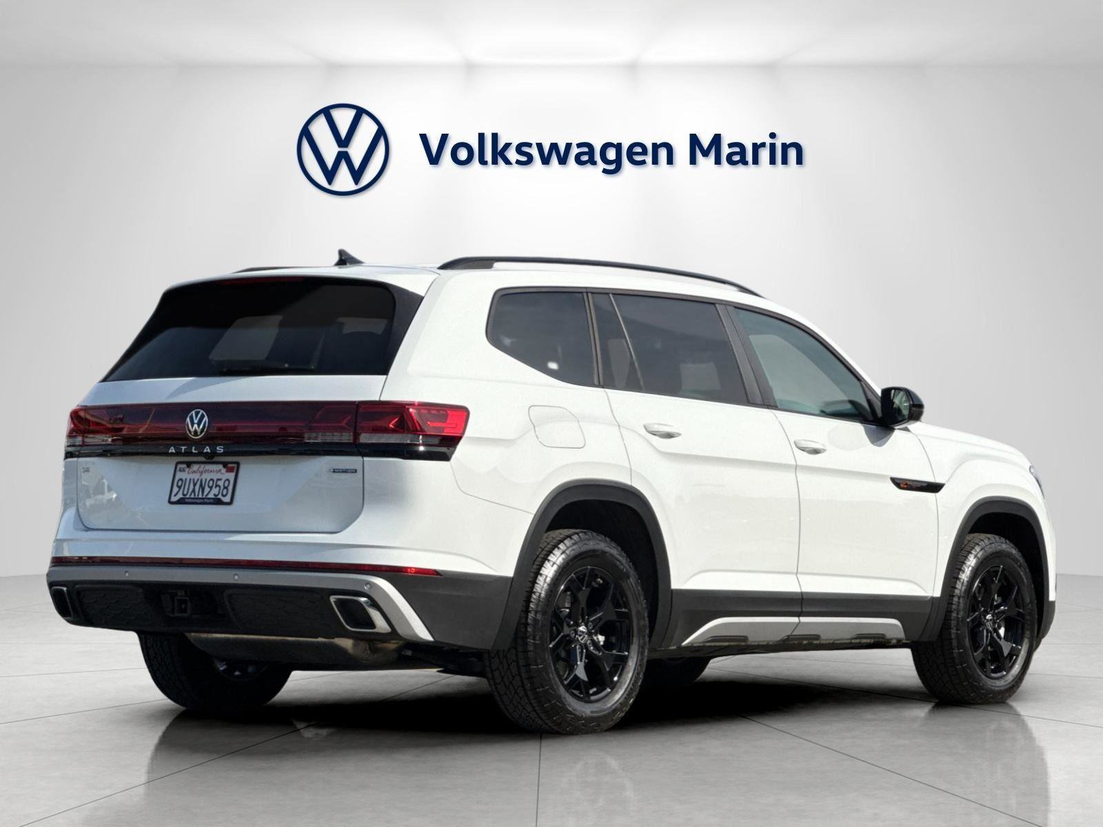 Used 2025 Volkswagen Atlas Peak Edition SE image 5