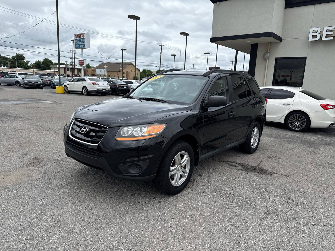 Used 2010 Hyundai Santa Fe GLS FWD image 2