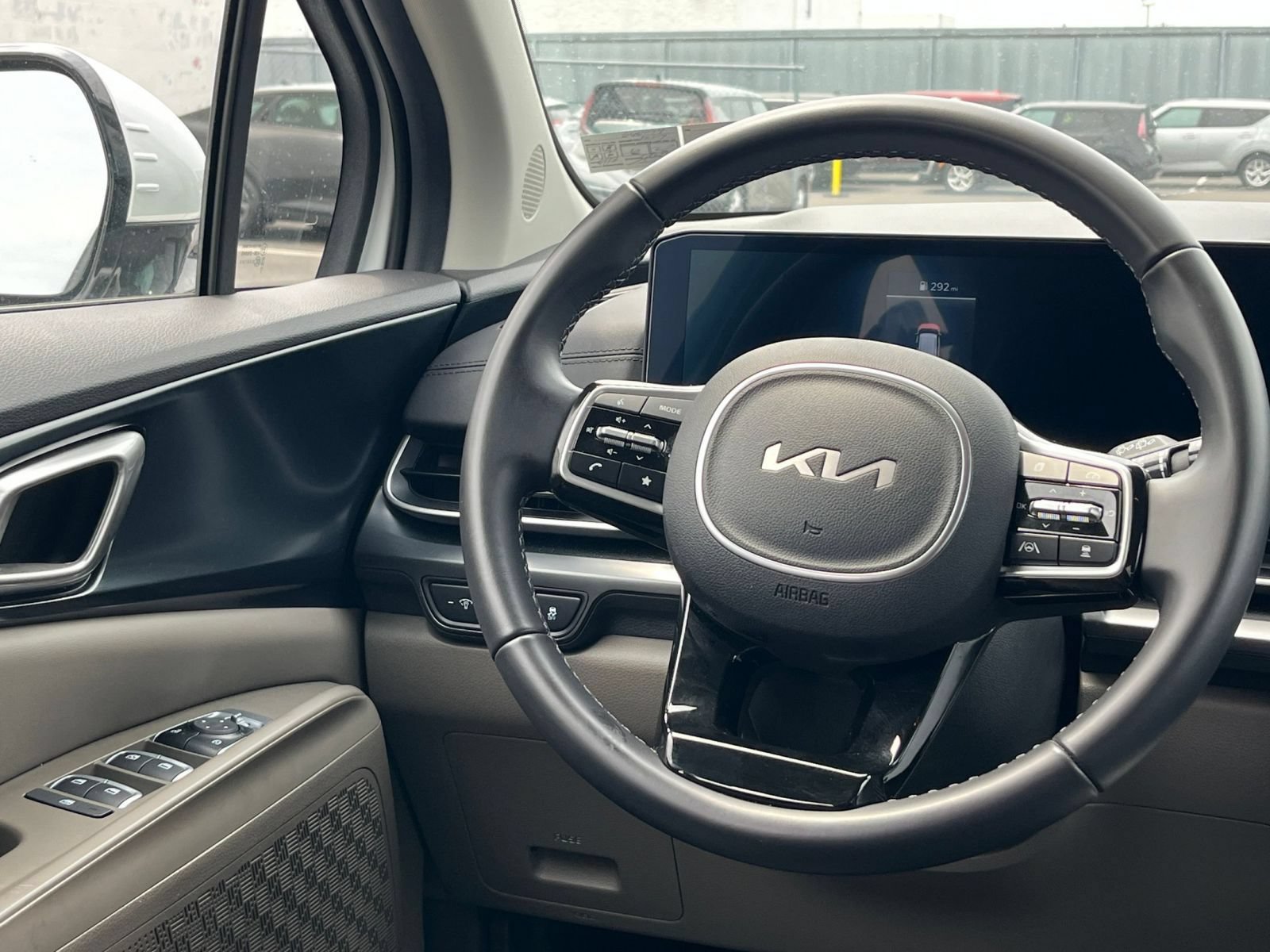 Used 2026 Kia Carnival FWD image 30