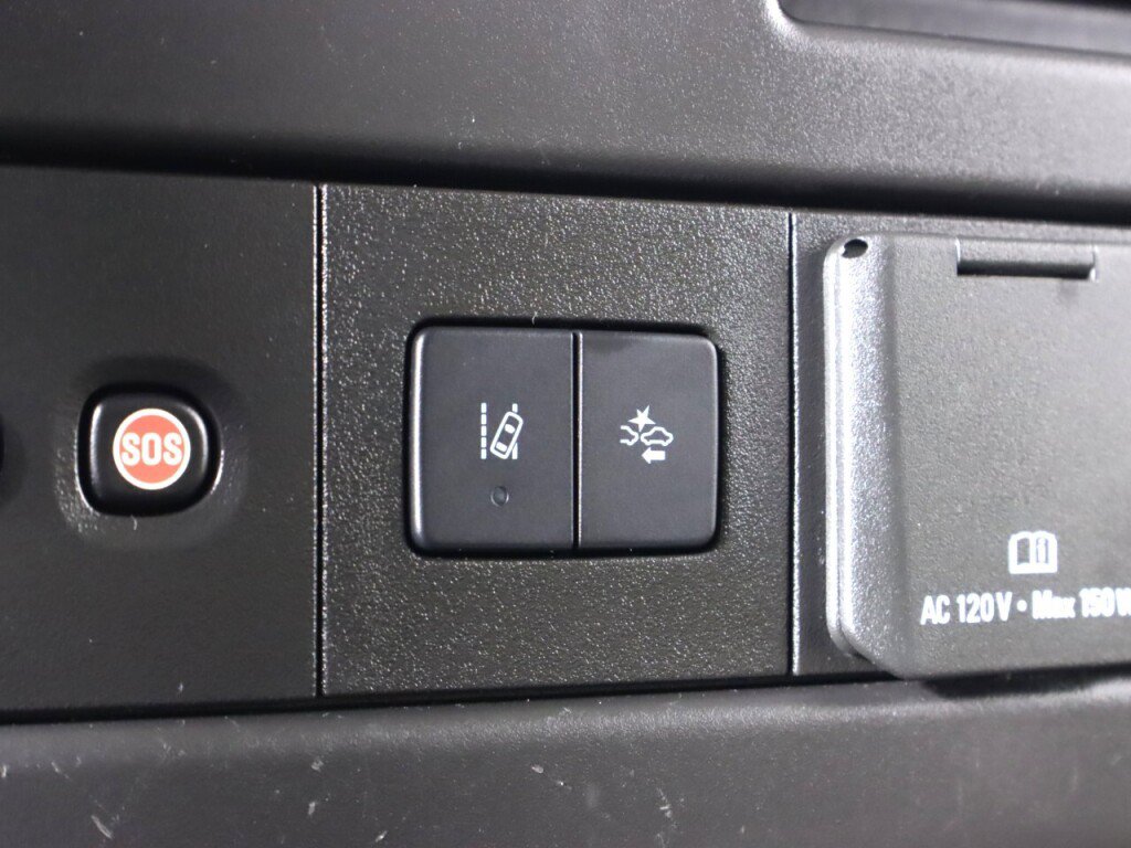 Used 2020 Chevrolet Express 3500 w/ Driver Convenience Package RWD image 24
