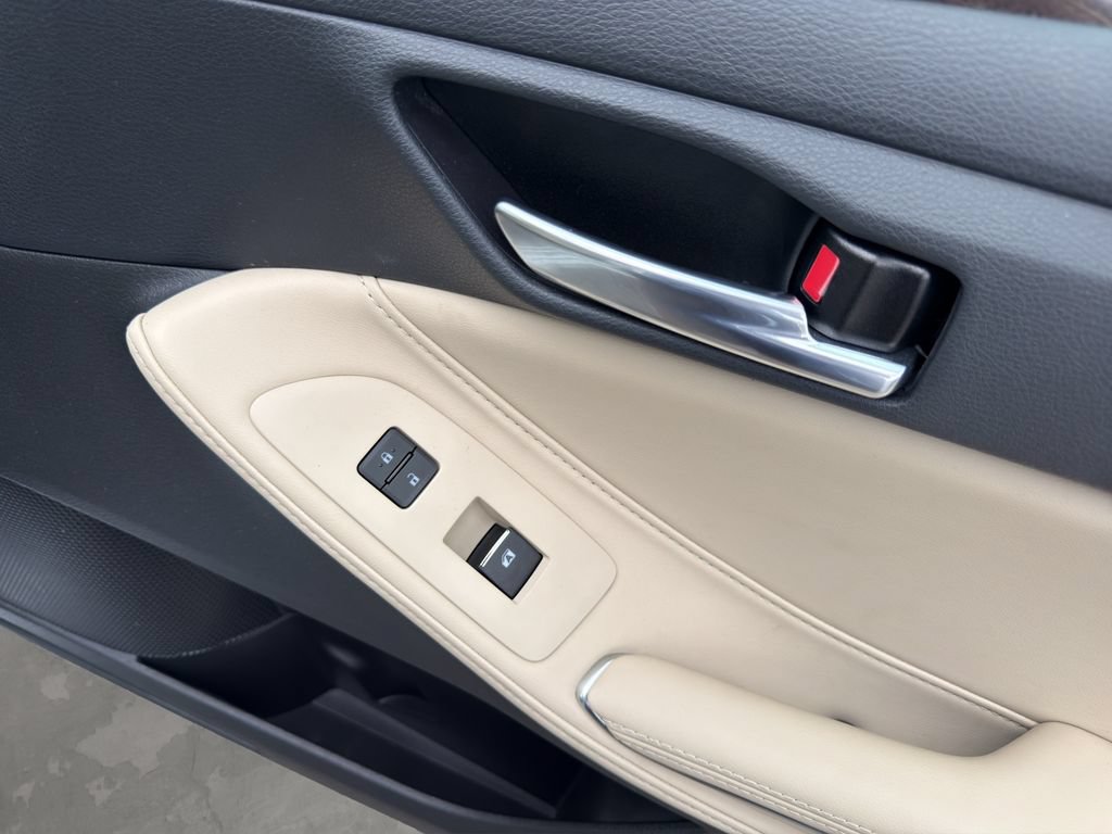 Used 2022 Toyota Avalon XLE w/ Moonroof Package FWD image 19