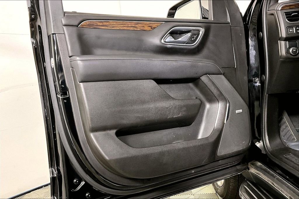 Used 2021 Chevrolet Tahoe Premier w/ Premium Package image 23