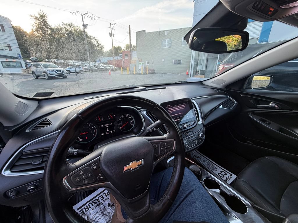 Used 2021 Chevrolet Malibu LT w/ Leather Package FWD image 21