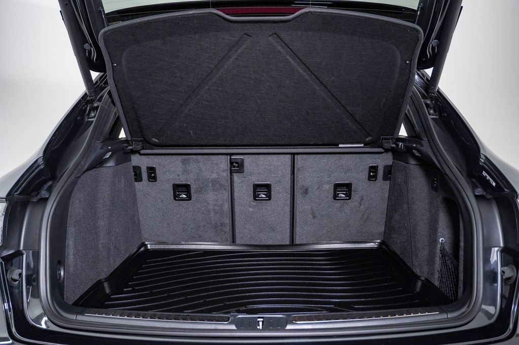 Certified 2025 Porsche Macan GTS image 28