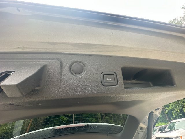Used 2024 Chevrolet Equinox LT w/ LPO, Floor Liner Package FWD image 35