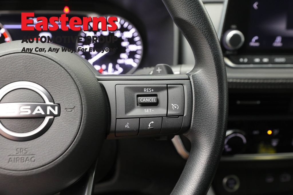 Used 2023 Nissan Rogue S AWD/4WD image 16