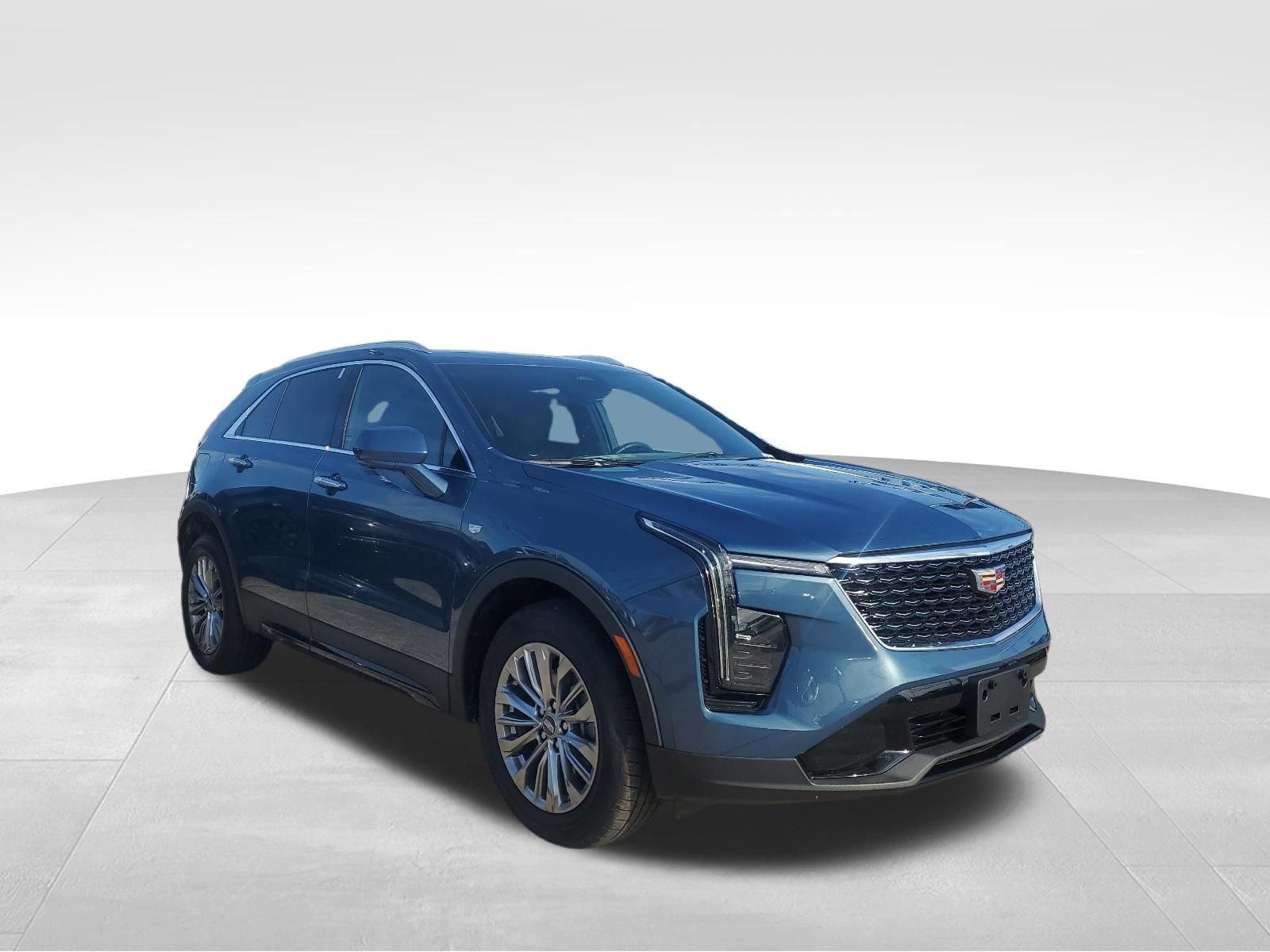 Used 2025 Cadillac XT4 Premium Luxury FWD image 3