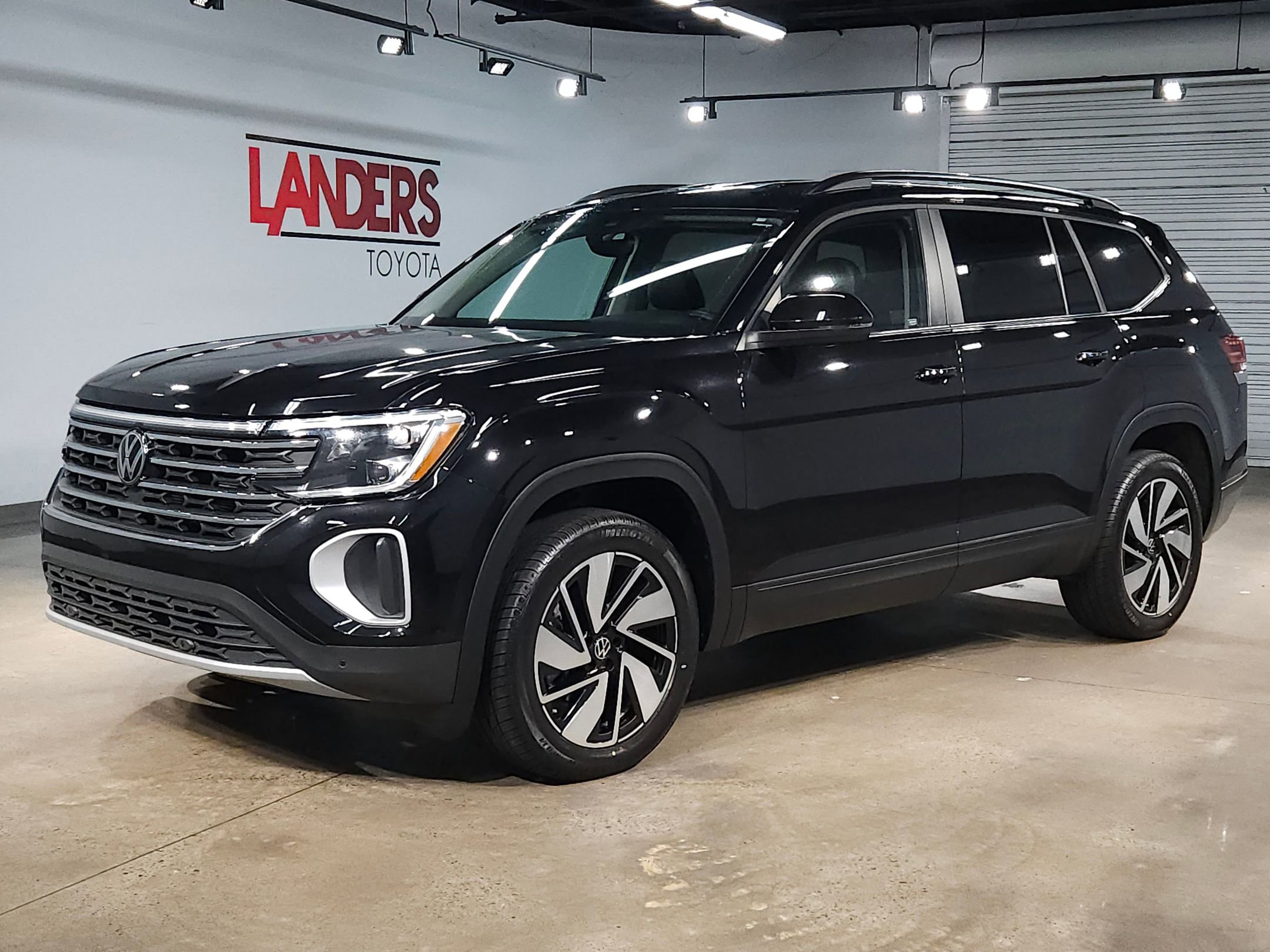 Used 2024 Volkswagen Atlas SE image 3