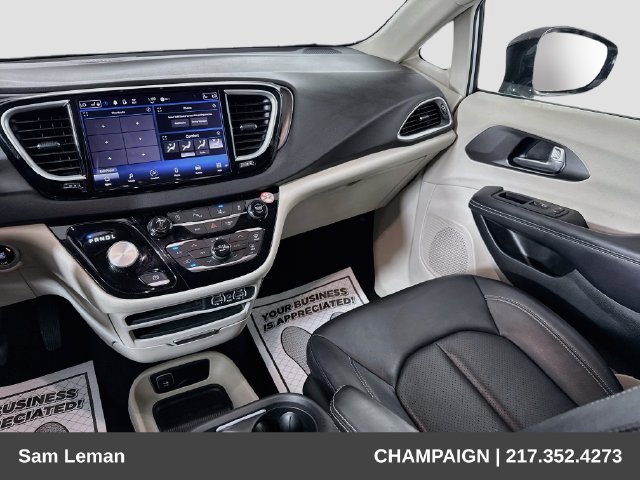 Used 2024 Chrysler Pacifica Touring-L FWD image 21