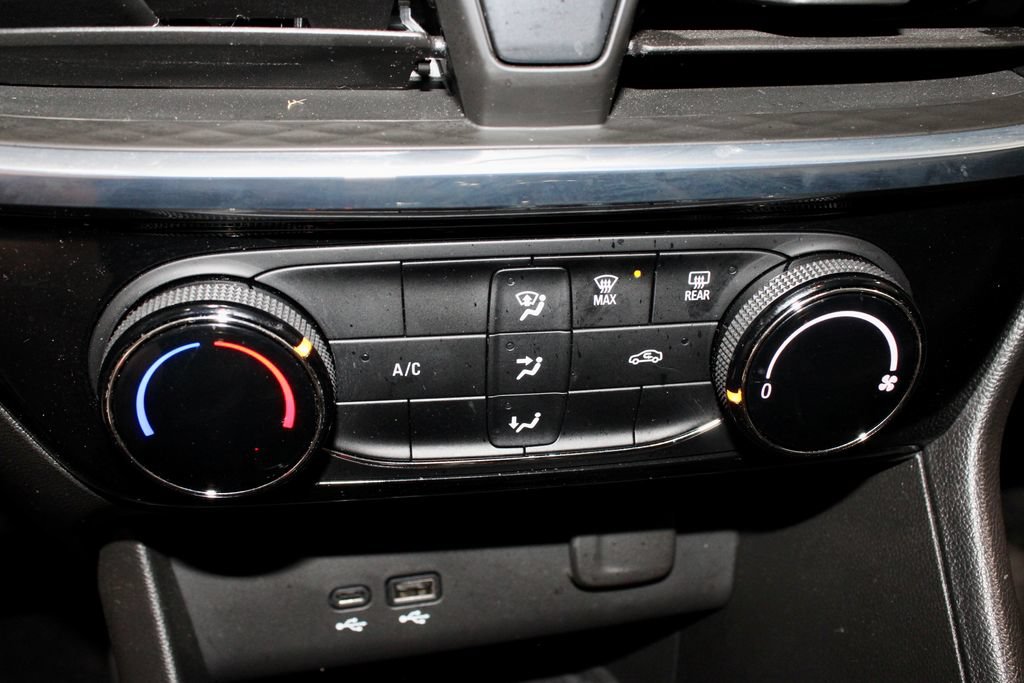 Used 2024 Buick Encore GX Sport Touring w/ Advanced Technology Package AWD/4WD image 32