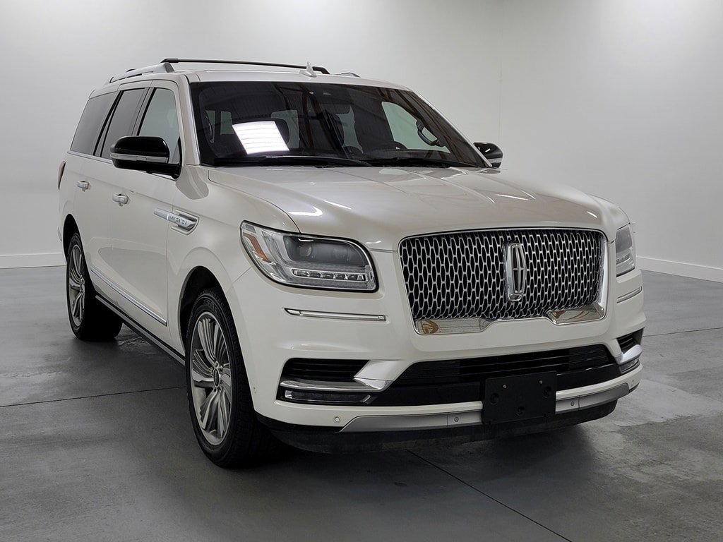 Used 2018 Lincoln Navigator Reserve w/ Technology Package AWD/4WD image 2