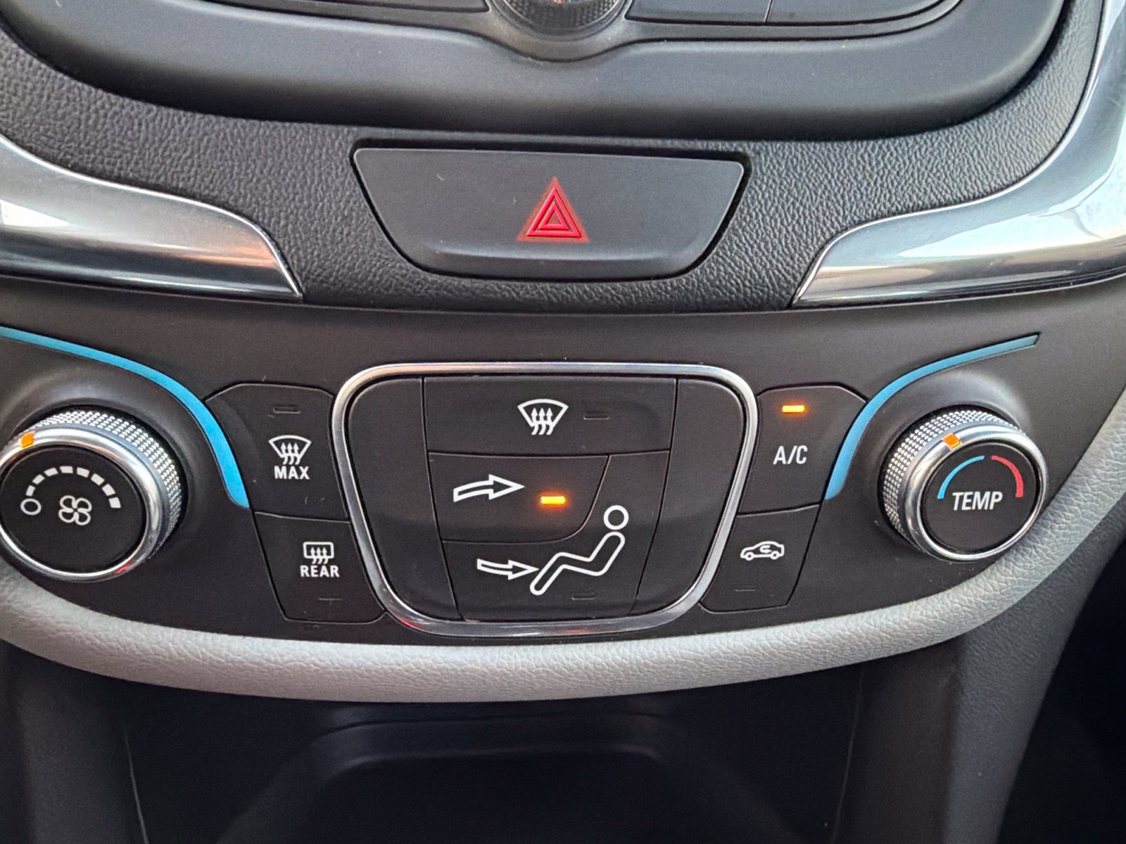 Used 2018 Chevrolet Equinox LS FWD image 22