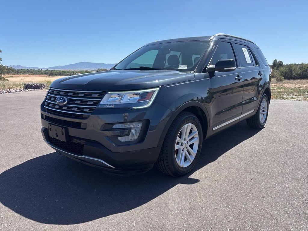Used 2017 Ford Explorer XLT w/ Equipment Group 202A FWD image 1