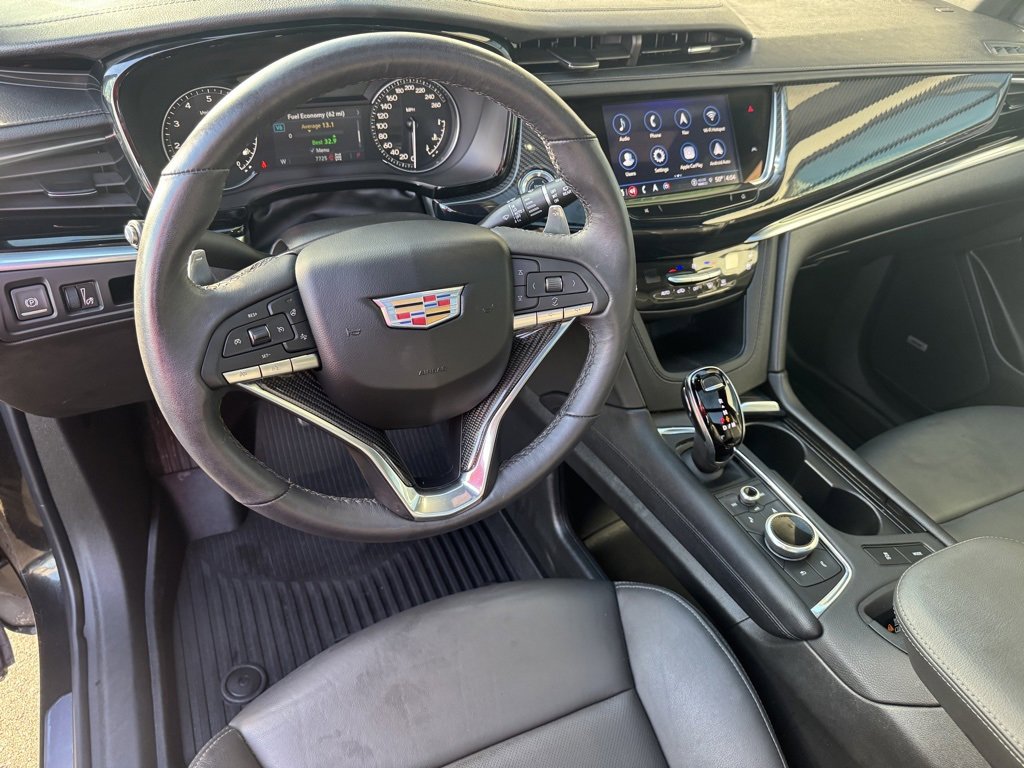 Used 2024 Cadillac XT6 Sport image 11