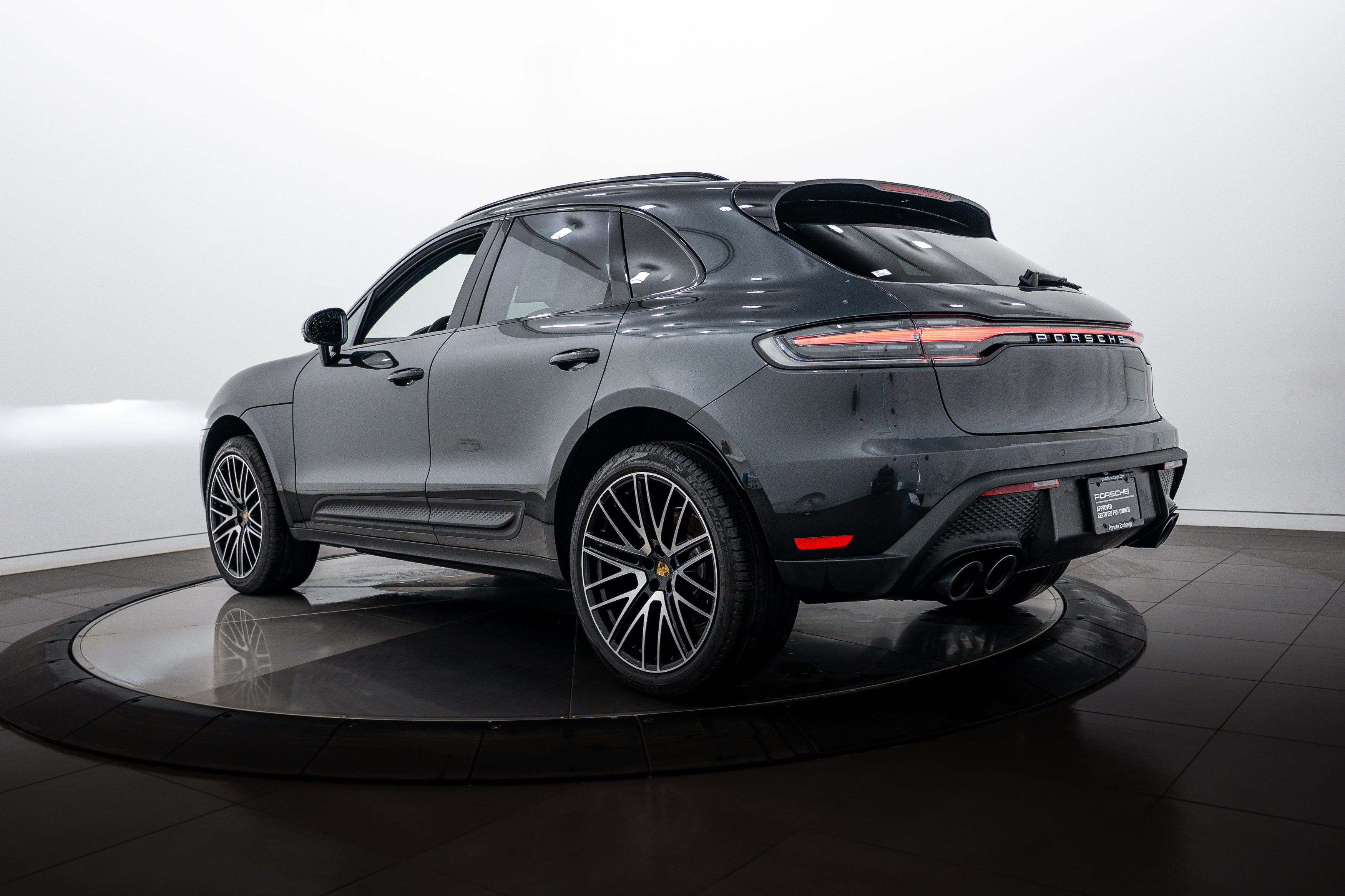 Certified 2026 Porsche Macan image 3