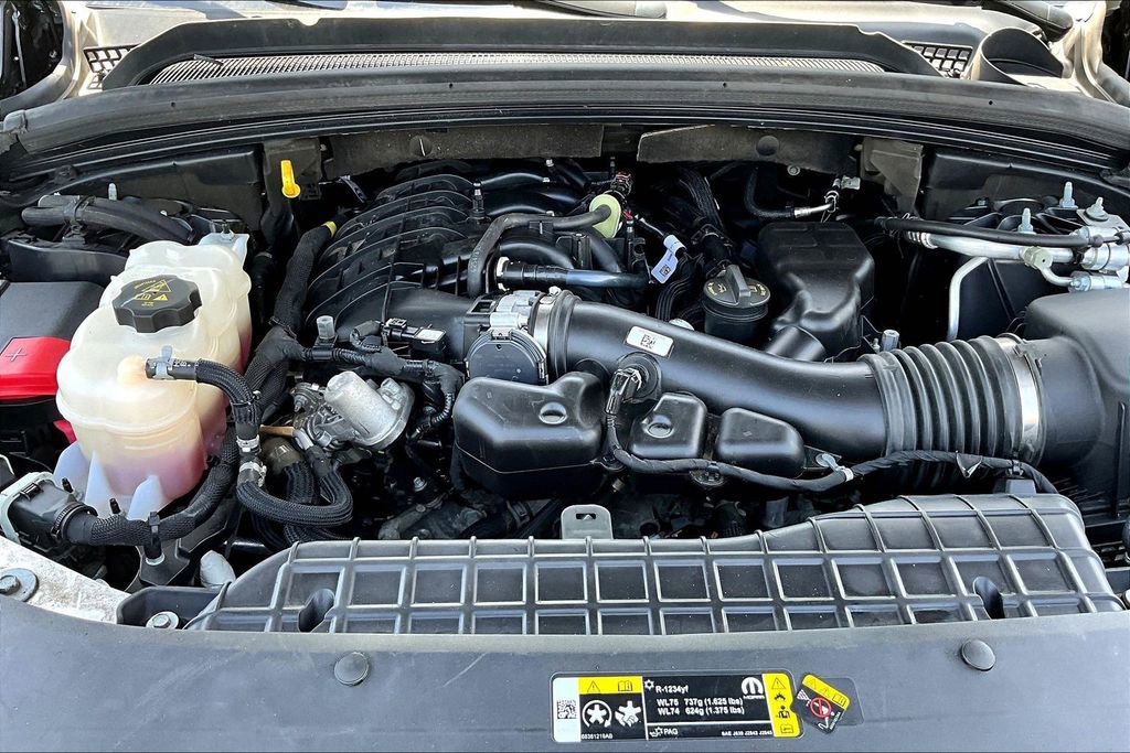 Used 2023 Jeep Grand Cherokee L Limited AWD/4WD image 31