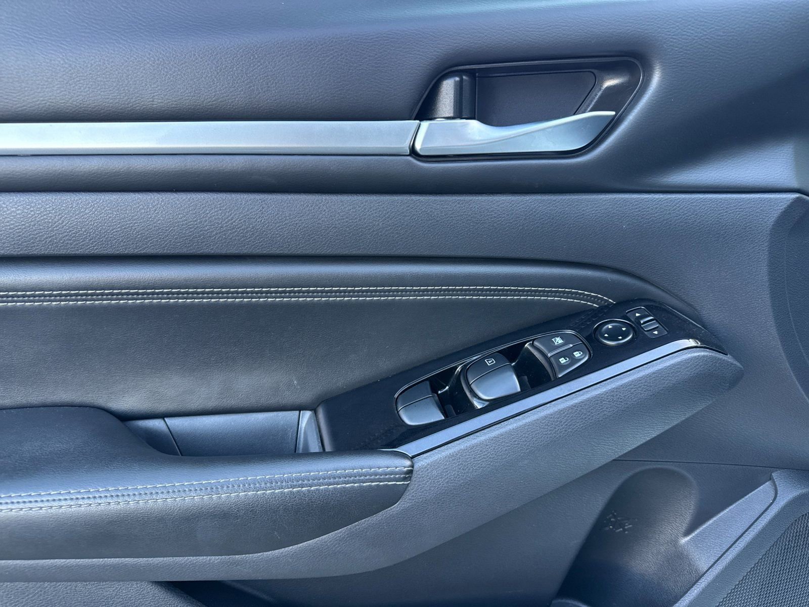 Used 2023 Nissan Altima 2.5 SV w/ SV Premium Package FWD image 11