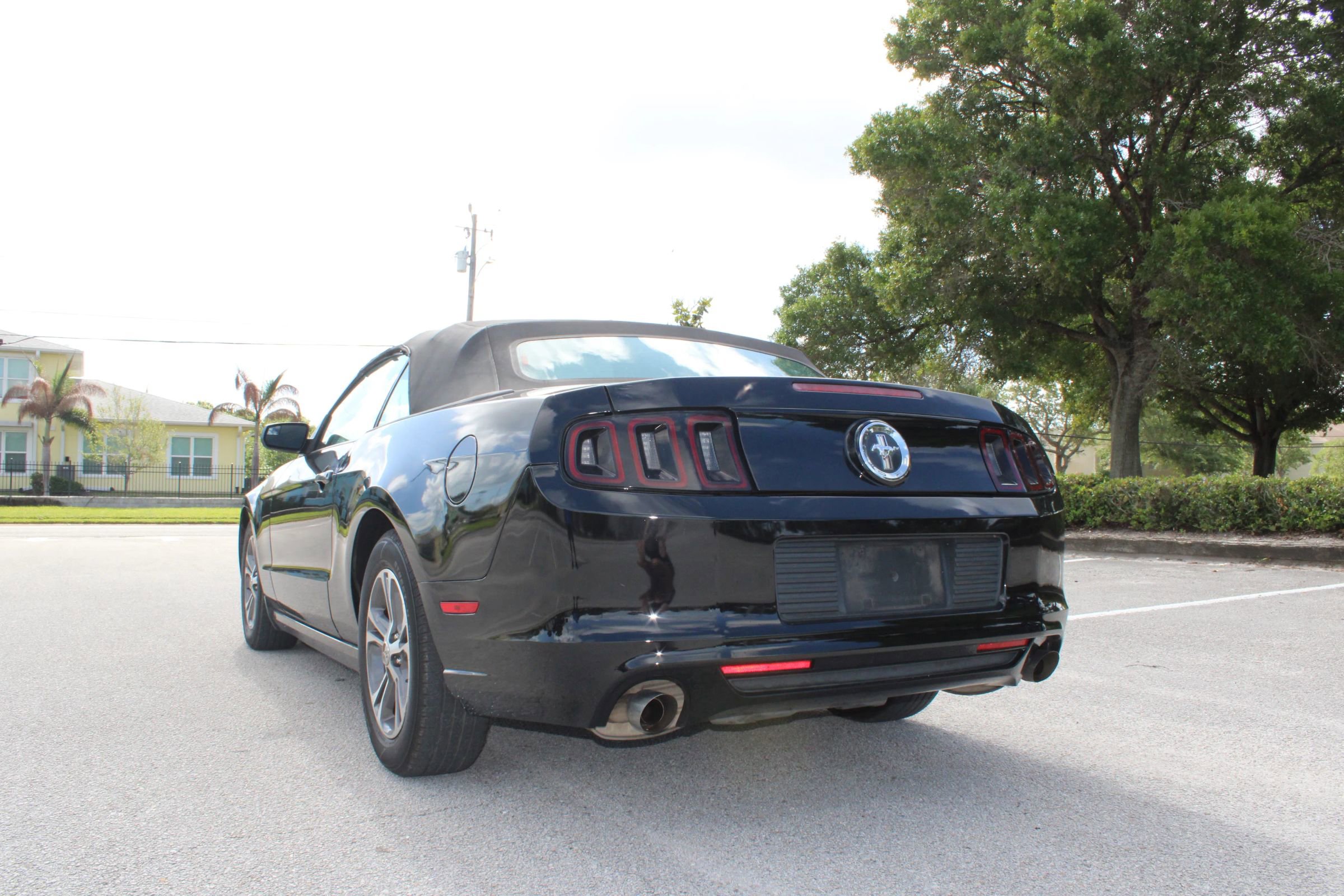Used 2014 Ford Mustang Premium RWD image 5
