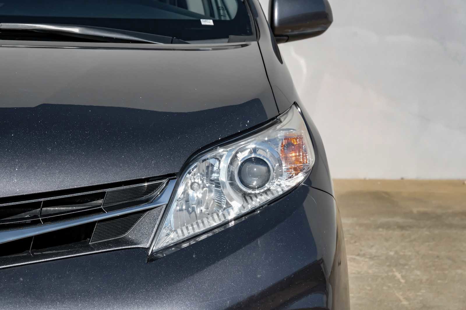 Used 2018 Toyota Sienna XLE image 49