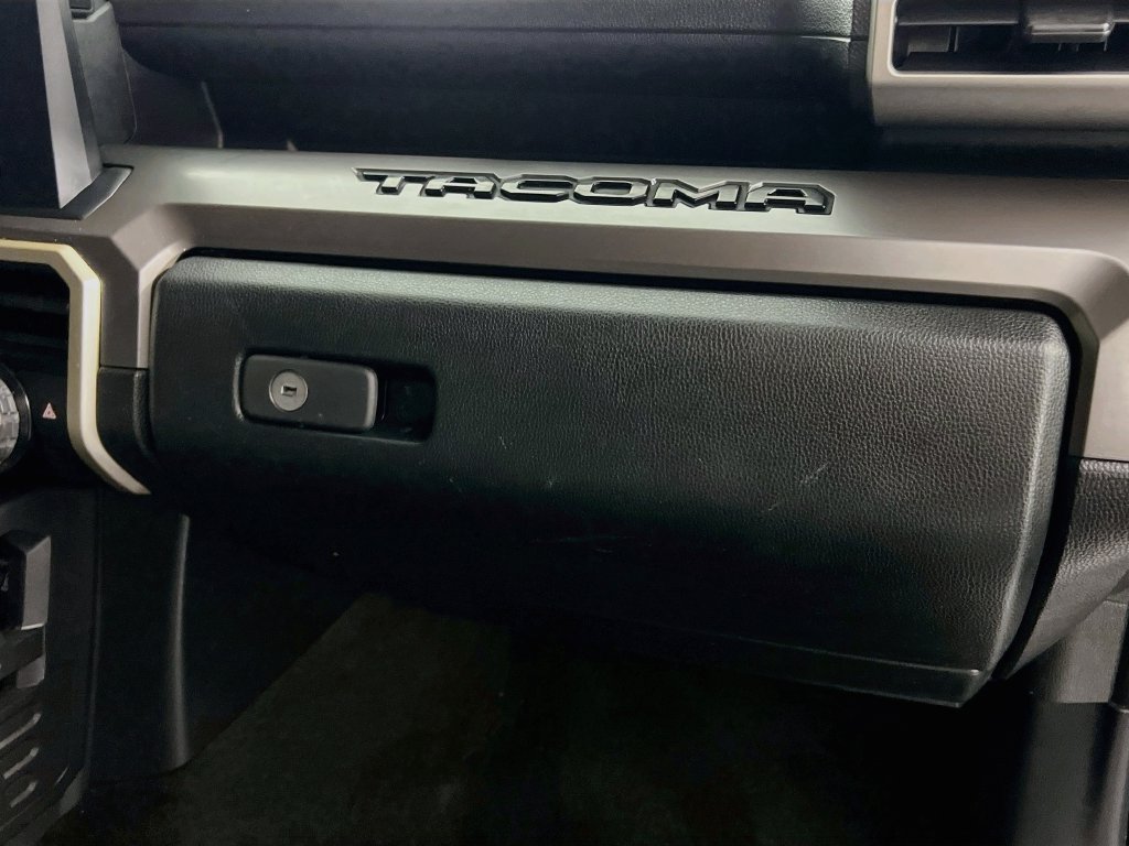Used 2024 Toyota Tacoma SR5 AWD/4WD image 29